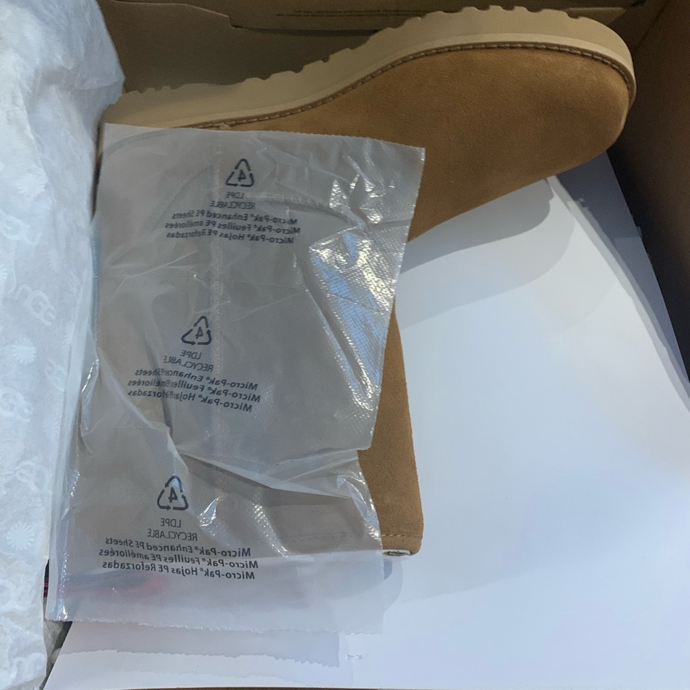 Real Ugg boots size 9 NWT